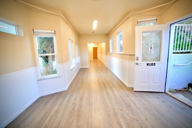 Building Photo - *utilities included* Large 1 bedroom apart...