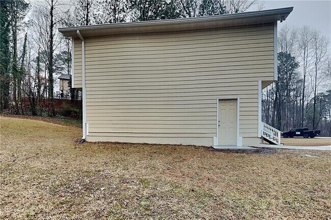 Building Photo - 235 Peach Crossing Dr