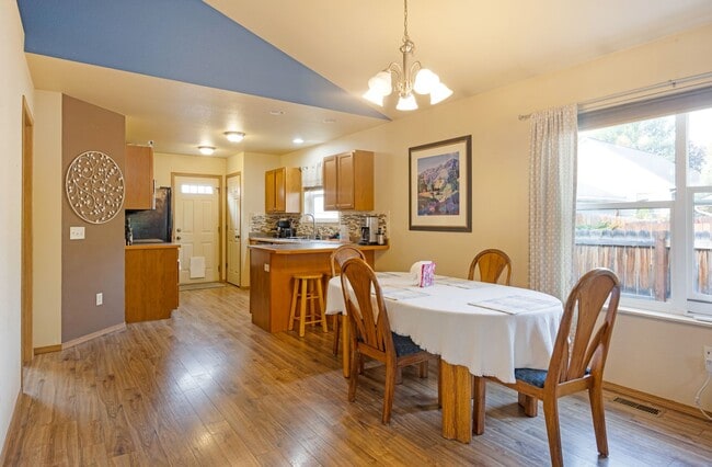 Building Photo - Gorgeous 4 Bed / 3 Bath Home on Hermione Lane!