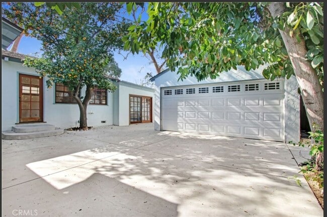 Building Photo - Spacious 3BR Home with Bonus Room in Magno...
