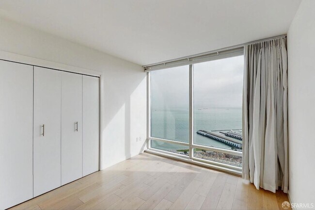 Building Photo - 425 1st St