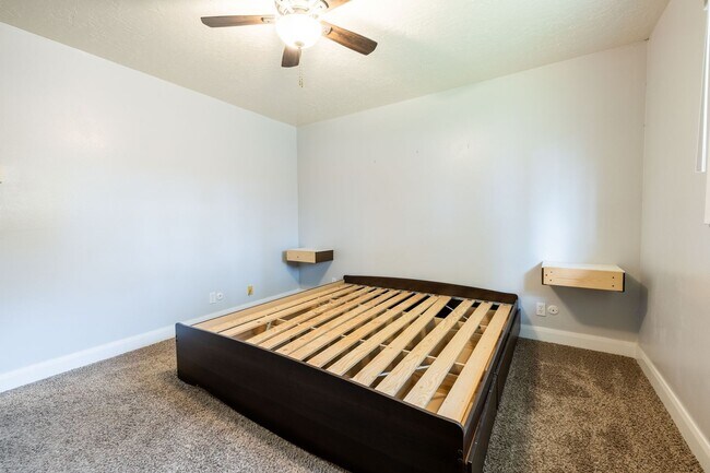 Building Photo - 4 BED 2 BATH HOME WITH BONUS ROOM IN IDAHO...