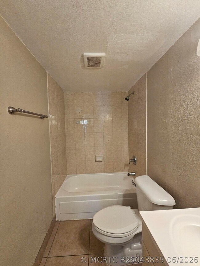Building Photo - 4324 NW 9th Ave