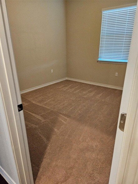 Building Photo - 1802 Los Olivios Wy