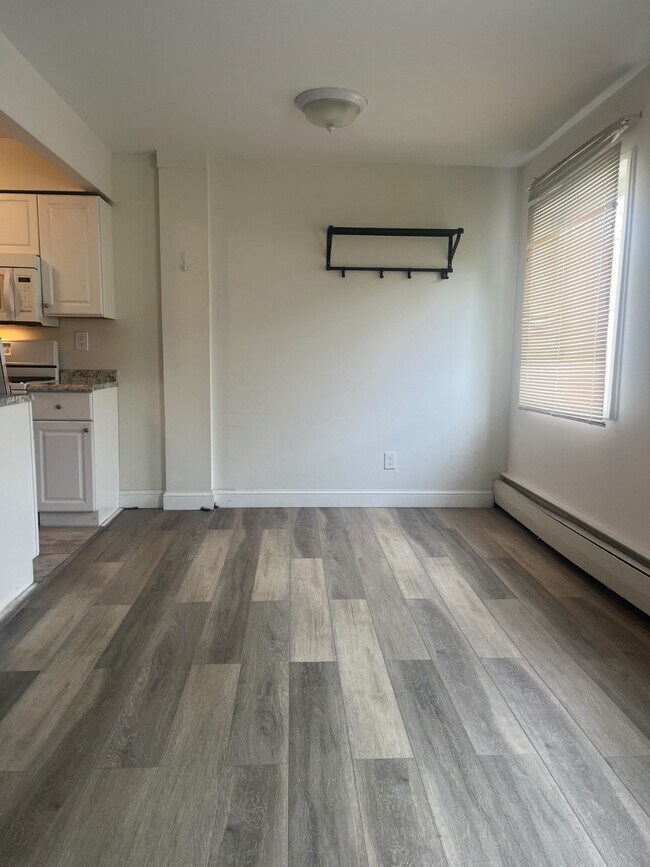 Building Photo - 1302 Rockland Ave