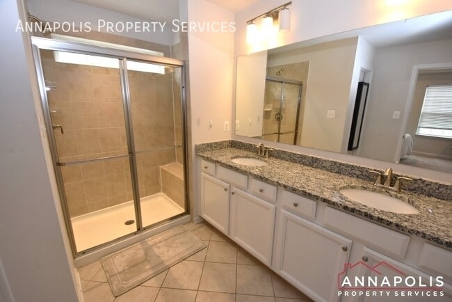 Building Photo - 1379 Hawthorn Dr