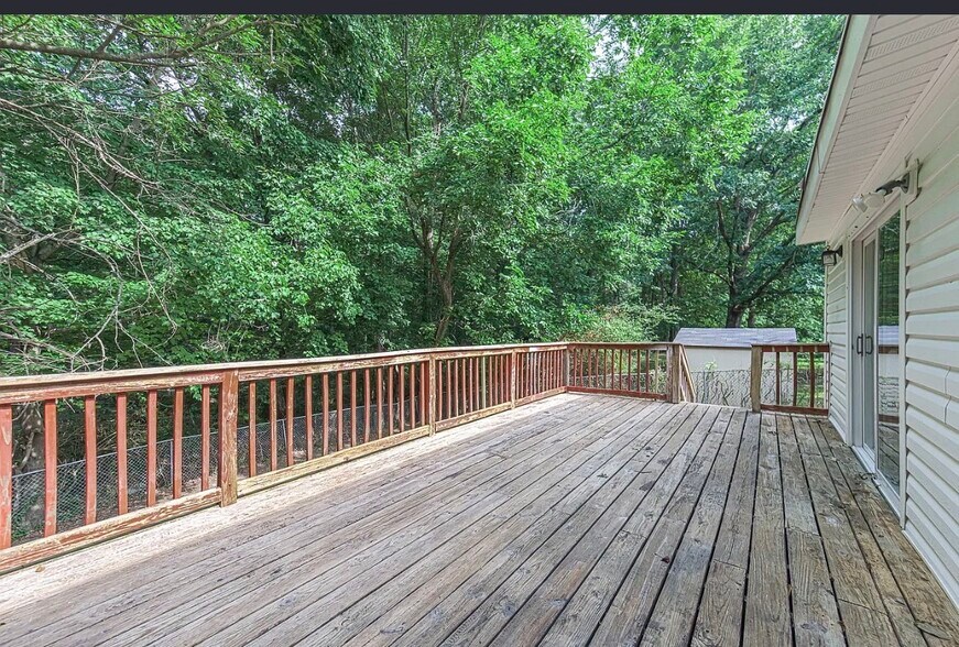 Building Photo - 1208 Louis Ln