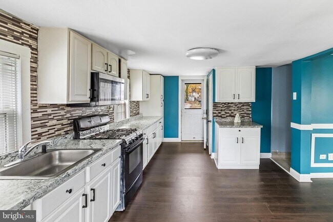 Building Photo - 14 Zane St