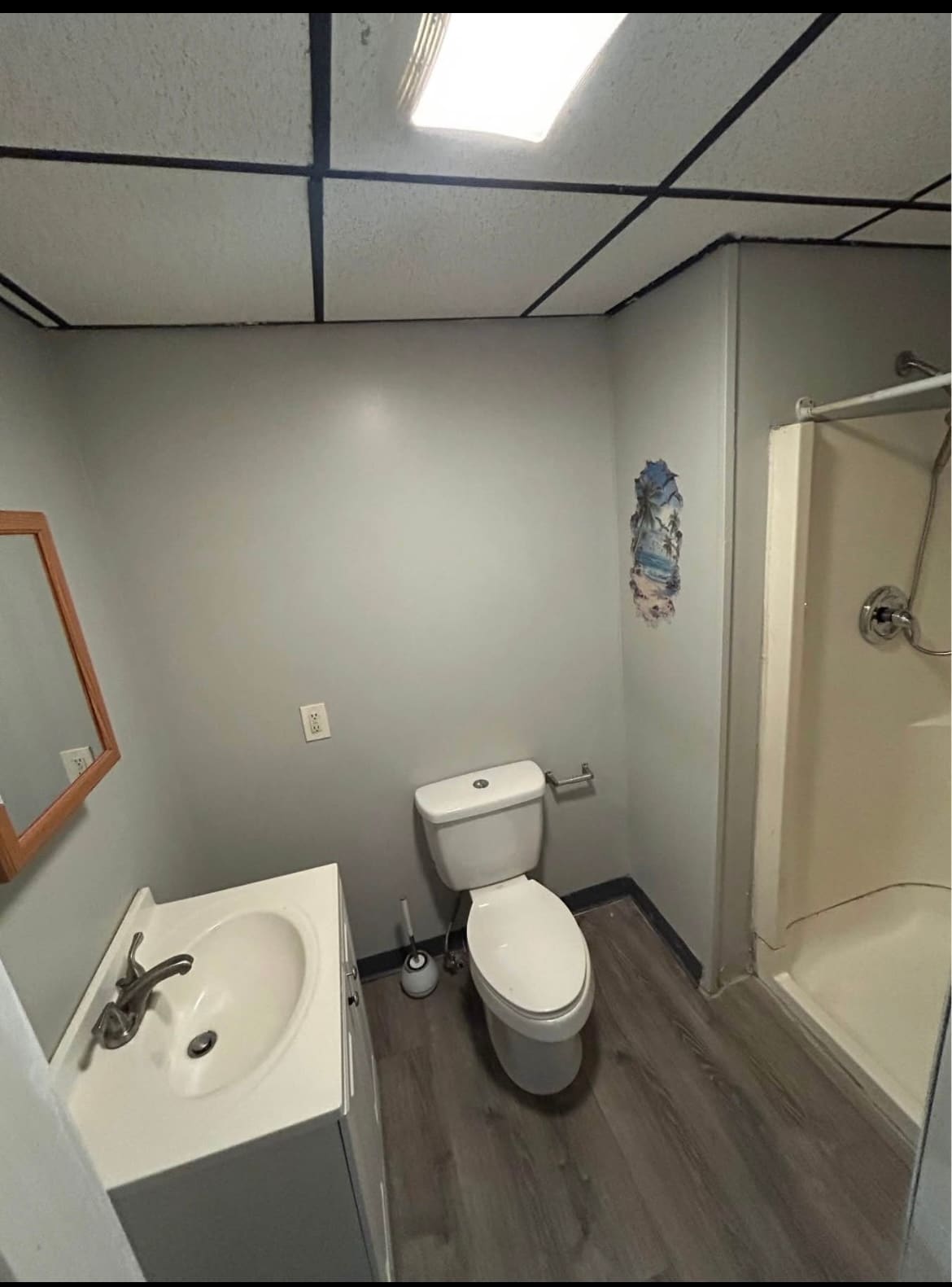 bath - 825 Wood St