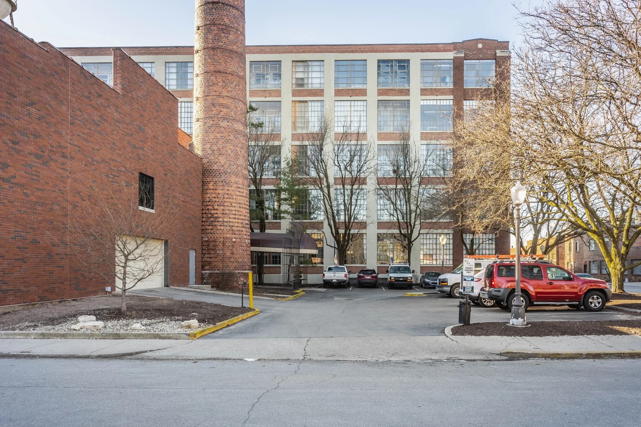 Building Photo - 611 N Park Ave