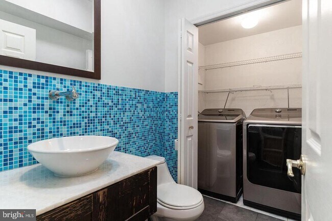 Building Photo - 1523 Green St