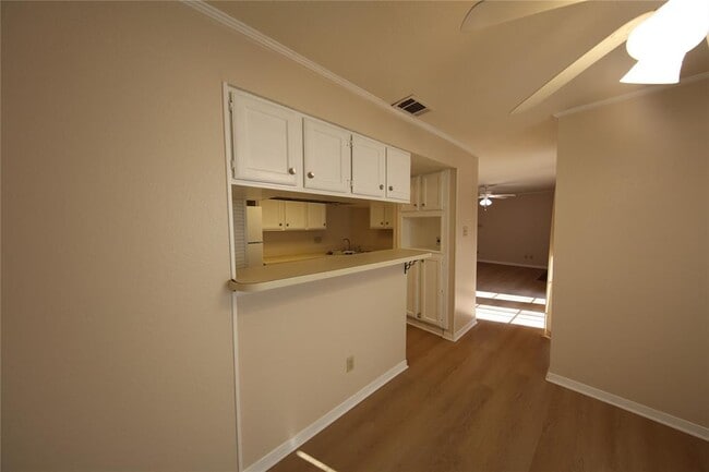 Building Photo - 1510 W N Loop Blvd