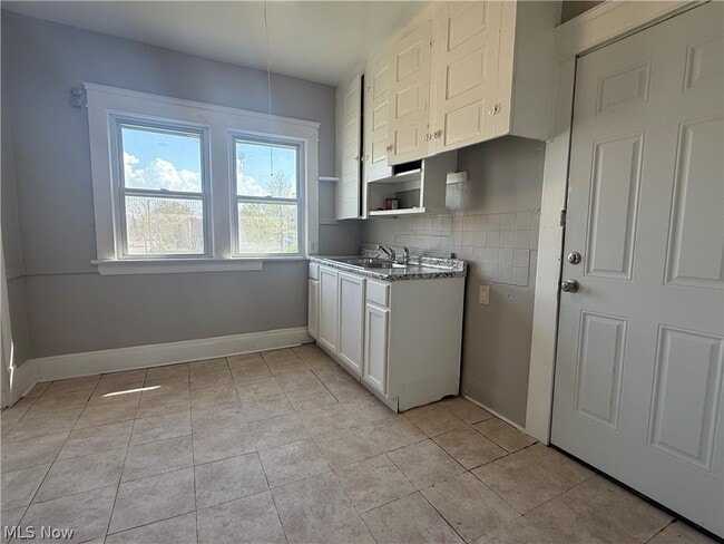 Building Photo - 1278 E 115th St