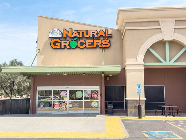 Building Photo - 2Bed/2Bath Furnished Condo at Chandler Blvd/40th St! Ready for Immediate Move-In!