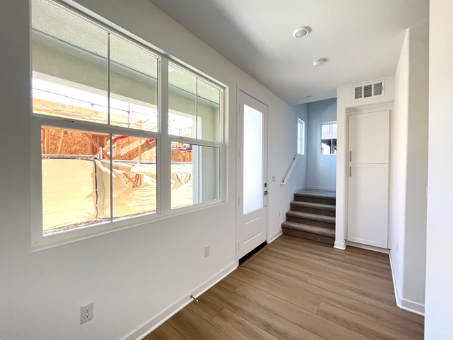 Building Photo - 3 bed, 2.5 bath in Ontario, CA!