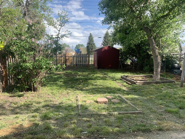 Building Photo - 701 W 24th St