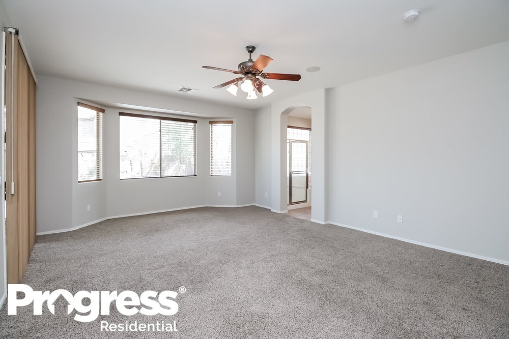 Building Photo - 2221 S Holguin Way