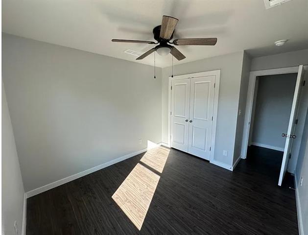 Building Photo - 1700 E Powell Ave