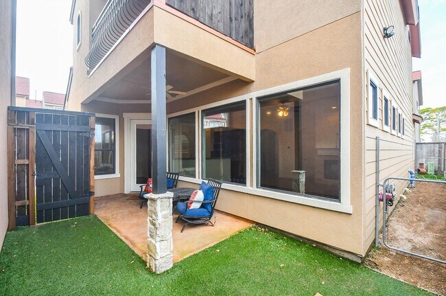Building Photo - 11022 Little John Wy