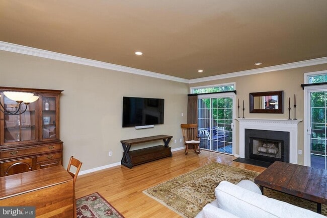 Building Photo - 138 Whispering Oaks Dr