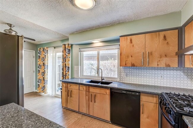 Building Photo - 1204 Woodfield Dr