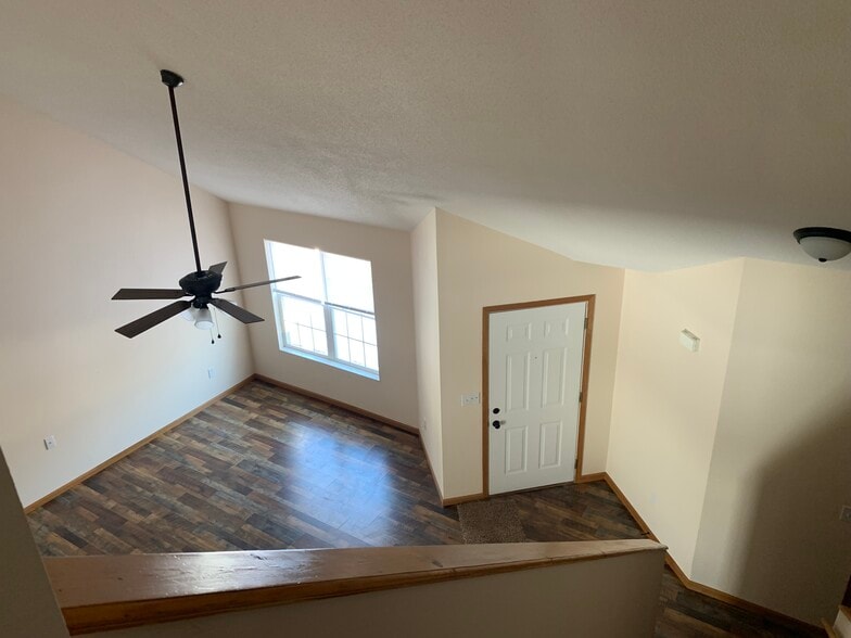 Building Photo - 520 Wood Thrush St