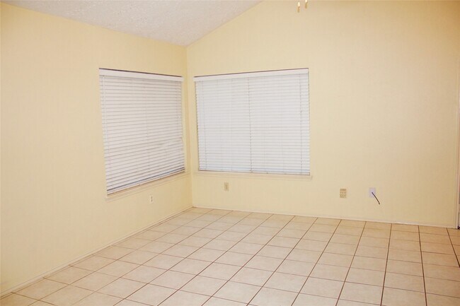 Building Photo - 2046 Hickory Glen Dr