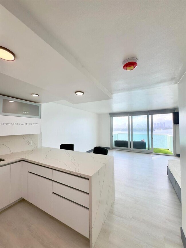 Building Photo - 1000 West Ave