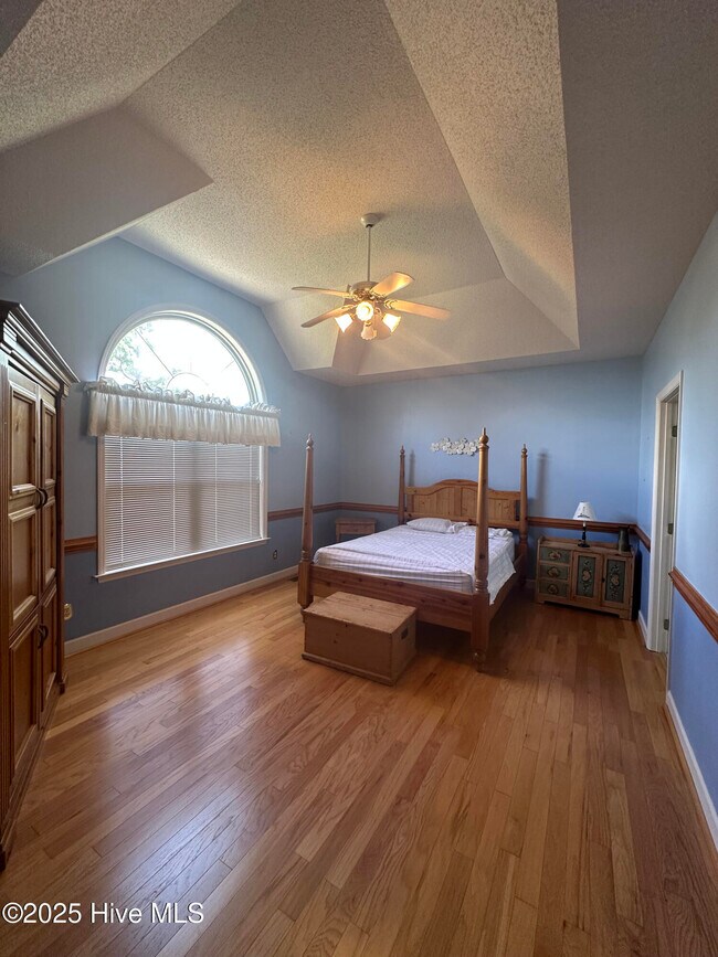 Building Photo - 7407 Fern Valley Dr
