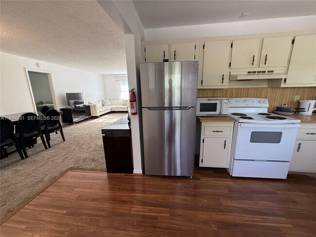 Building Photo - 2225 Monroe St