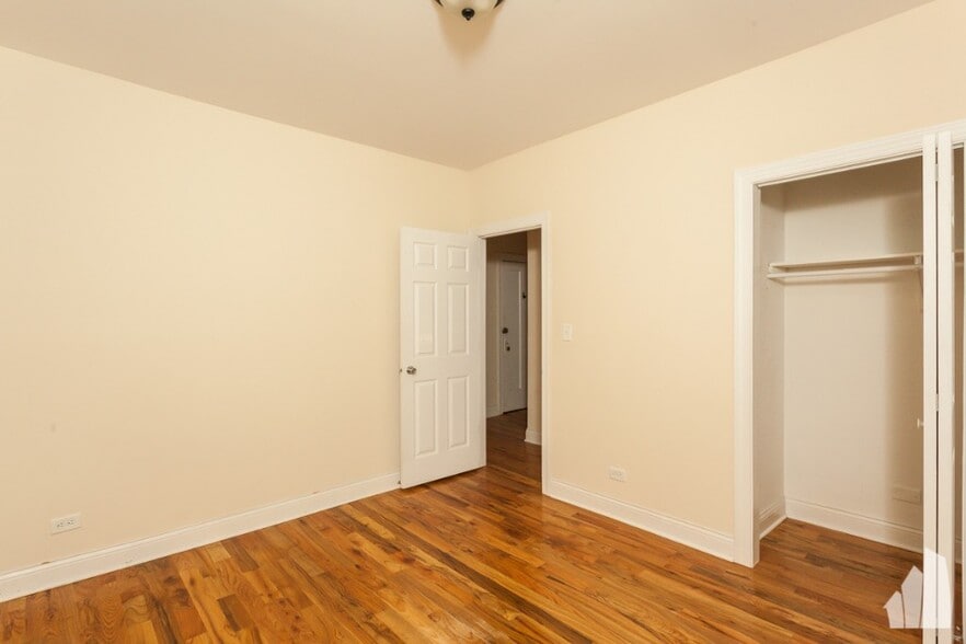 Building Photo - 624 W Cornelia Ave