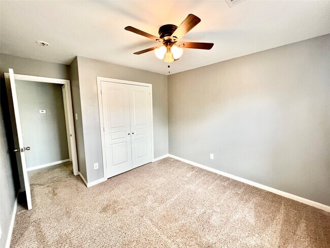 Building Photo - 8323 Greys Ln