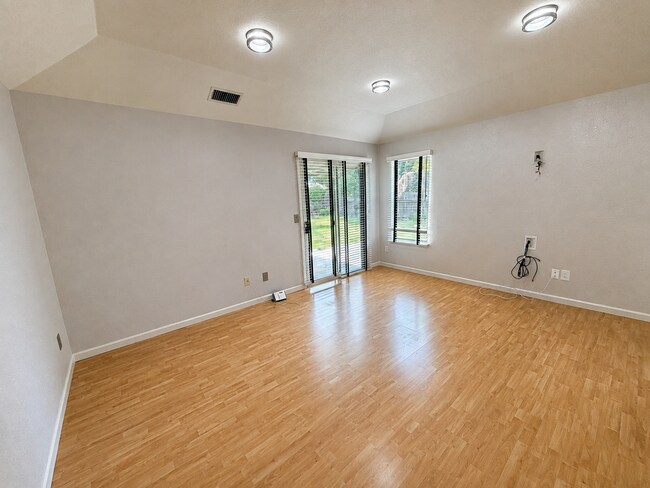 Building Photo - 8036 Glenbar Way