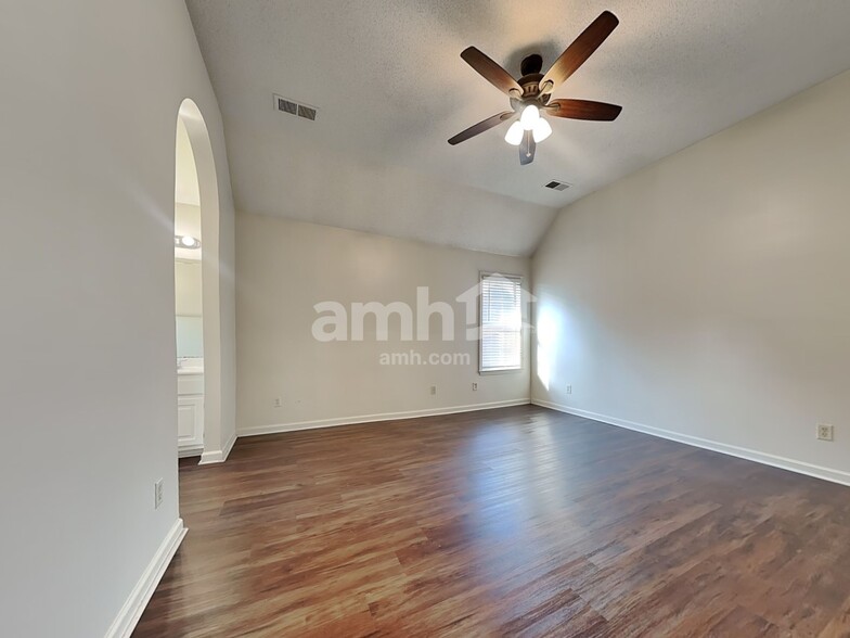 Building Photo - 4920 Misty River Rd