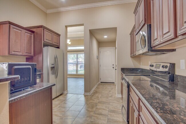 Building Photo - Twelve Oaks Plantation Home with Hardwood Floors, Fireplace & Fenced Backyard