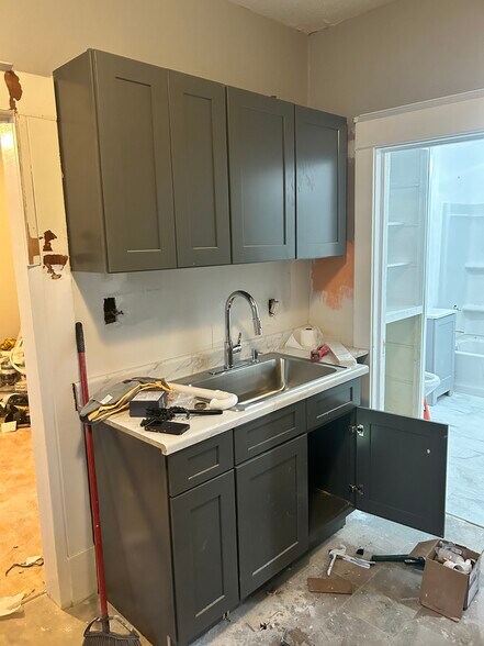 Building Photo - 1177 Reaney Ave