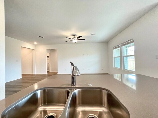 Building Photo - 431 Sebring Cir