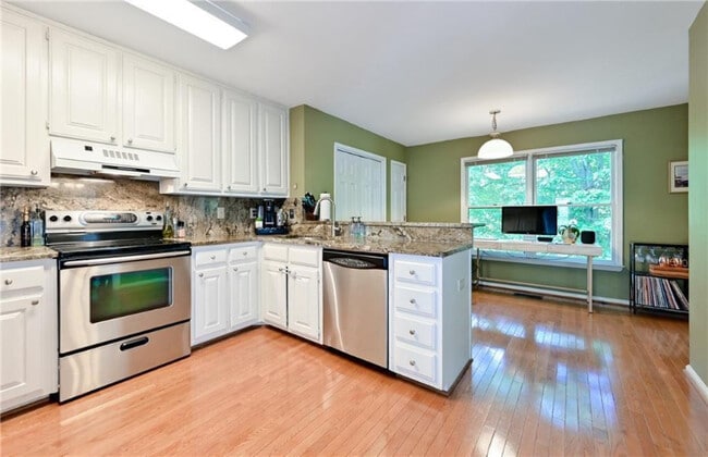 Building Photo - 8903 Carroll Manor Dr
