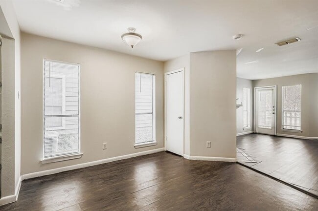 Building Photo - 2005 West Loop