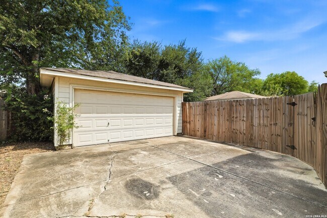 Building Photo - 10302 Lateleaf Oak