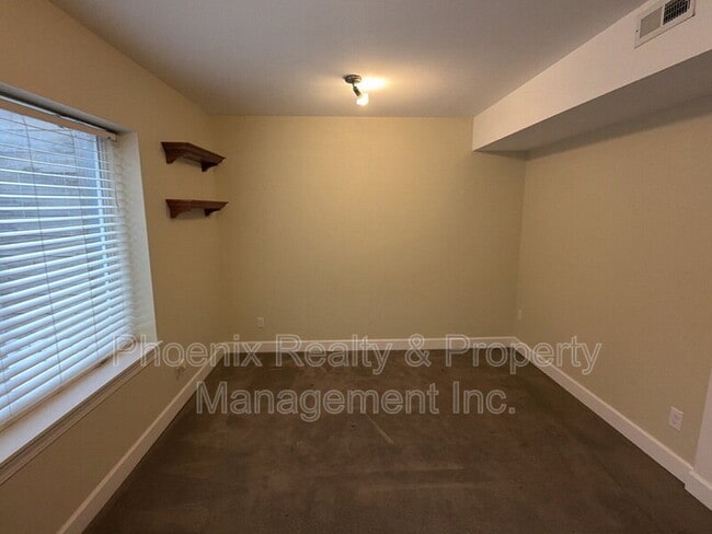 Building Photo - 454 N Finch Ave