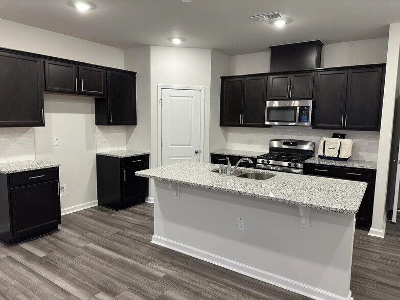 Building Photo - Room in Townhome on Kasota Ln