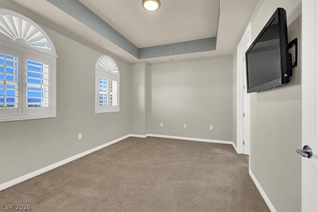 Building Photo - 2405 W Serene Ave