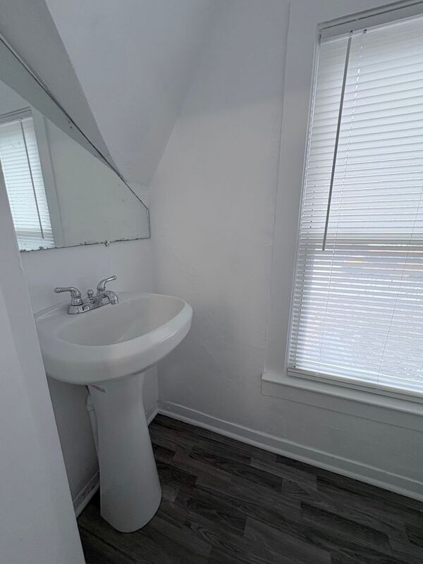 Building Photo - 9910 E 38 Terrace