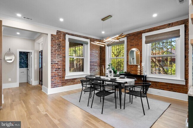 Building Photo - 1616 Kilbourne Pl NW