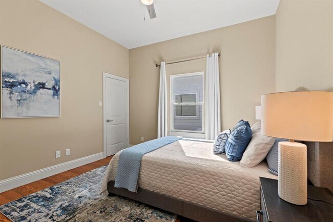 Building Photo - 2211 Silverbonnet St