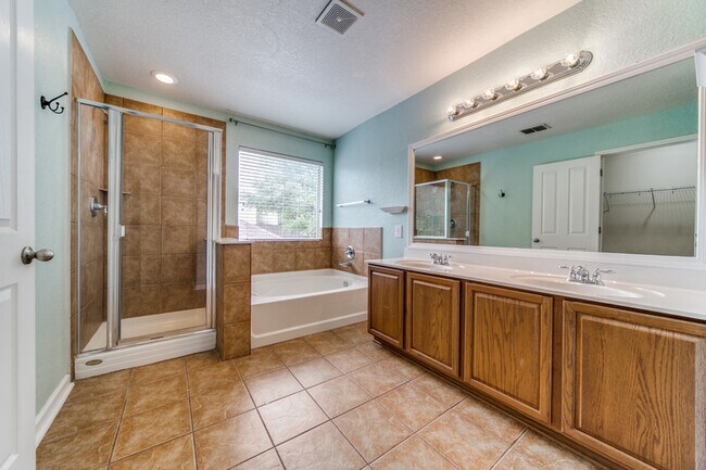 Building Photo - 10811 Marot Field