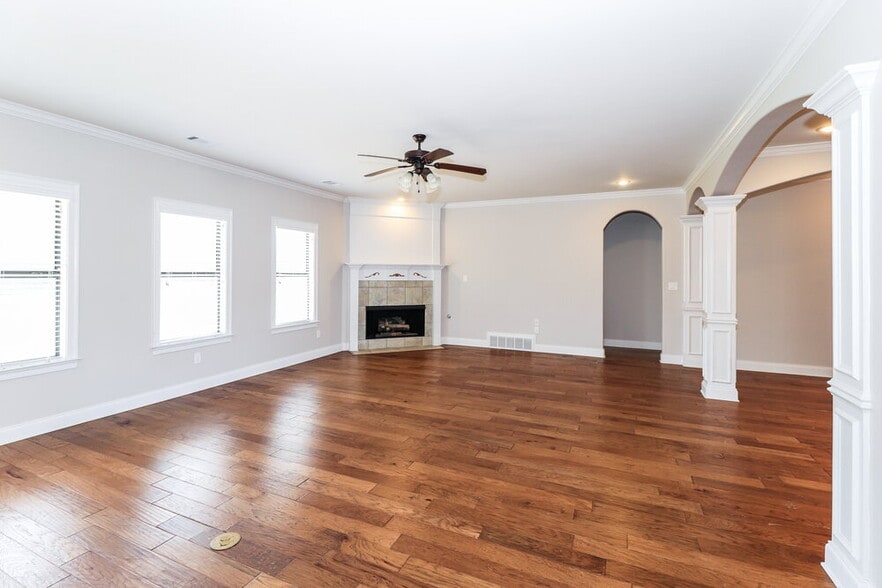 Building Photo - 30 Whispering Creek Dr