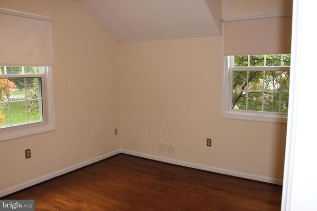 Building Photo - 6210 Cottonwood St