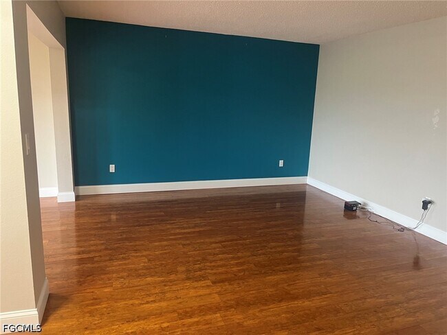 Building Photo - 7430 Lake Breeze Dr